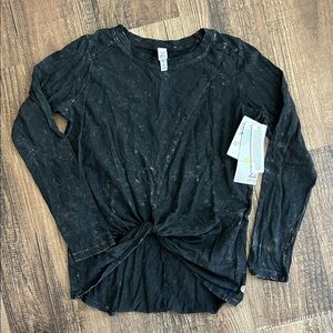 Black Twist Front Top